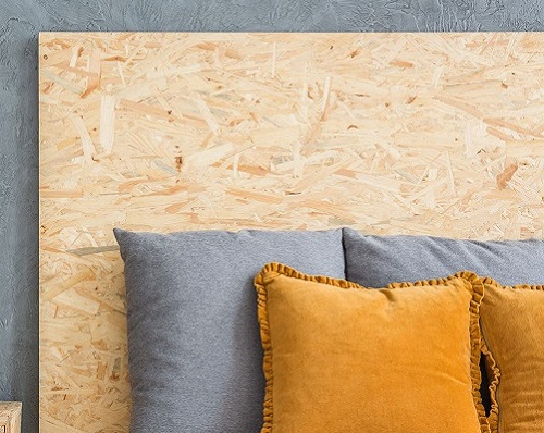 OSB sur mur gris