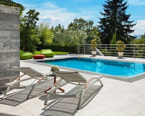 Aménager le tour d'une piscine