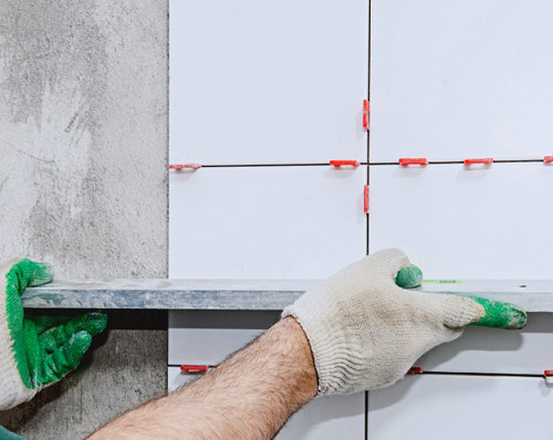 Comment poser du carrelage mural ?