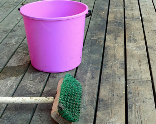 Comment nettoyer une terrasse en bois ?