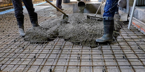 Couler le béton pour réaliser une dalle