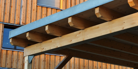 Vue sur l'avant d'un carport