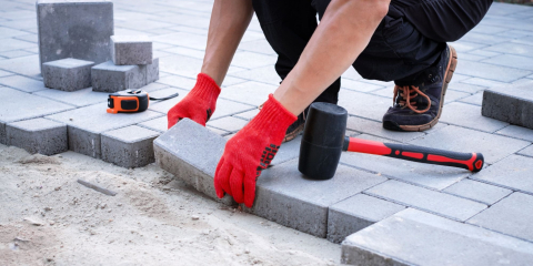 Pose de pavés en béton