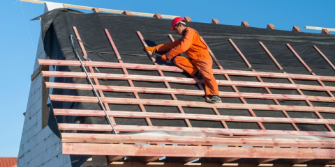 Pose d'écran de sous toiture