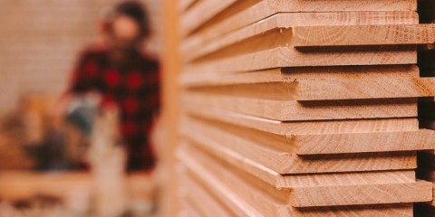 Avivés bois dans l'atelier du menuisier