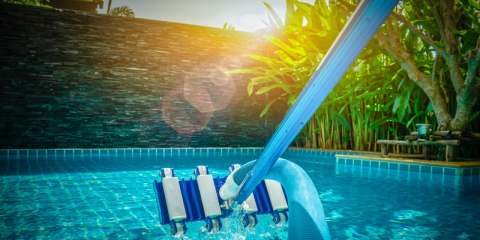 Comment nettoyer une piscine ? - SAMSE